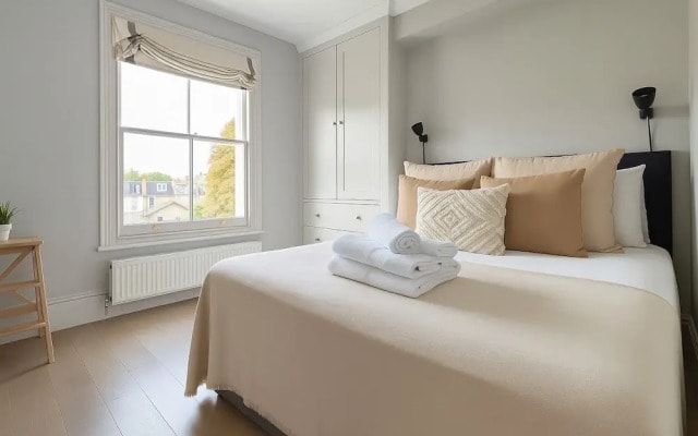 1 Bed Flat near Westfield