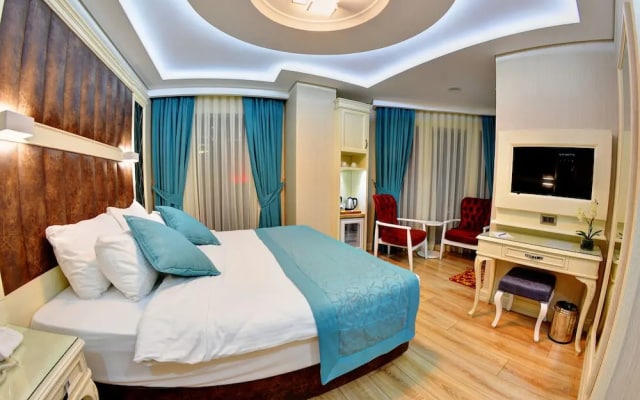 Novelty Hotel