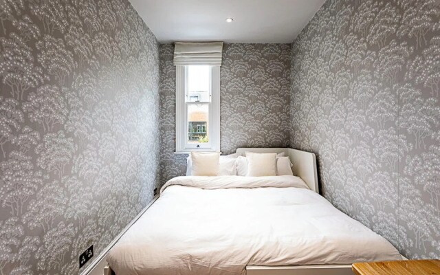 Fulham Serenity: Your Charming 2-bed Retreat
