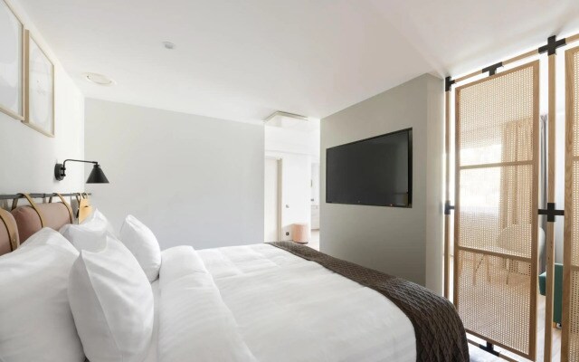 Oru Hub Hotel Tallinn — Handwritten Collection