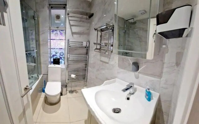Modern 3-bed House in Surrey Quays