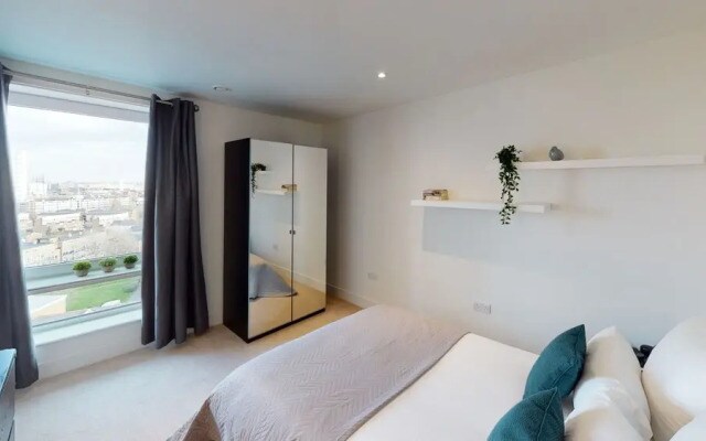 3 Bedroom Apartment in Canary Wharf