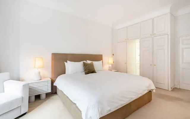 Luxury 3BR Mayfair Apartment Near Green Park