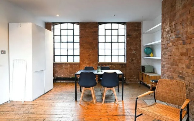 Spacious Studio in a Converted Warehouse Shoreditch