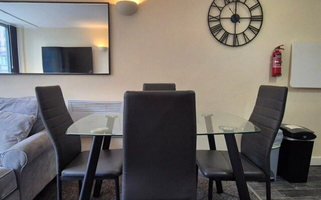 Stylish 1BR Flat Next to Hockley