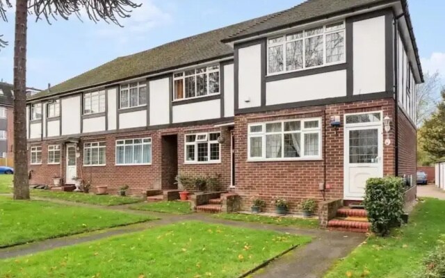 Lovely 2 Bedrooms Flat in South Sutton