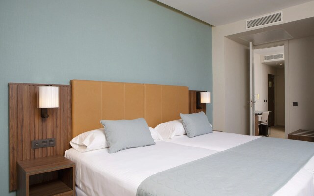 Отель Riu Plaza España