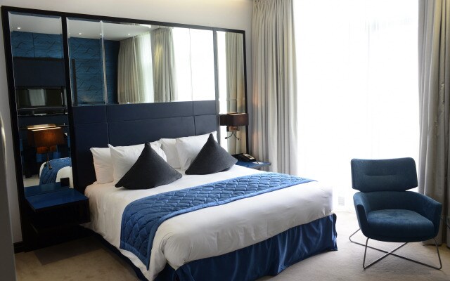Crowne Plaza London - Battersea