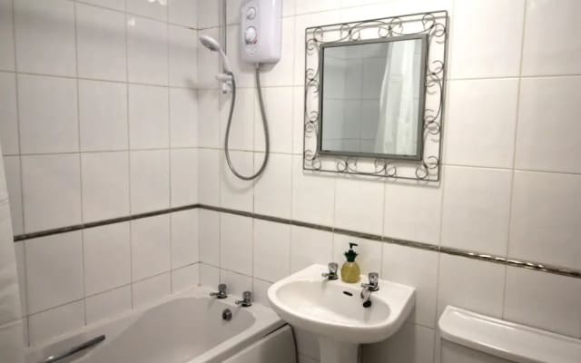 Doncaster Central Apartment Sleeps 5 Very Quiet