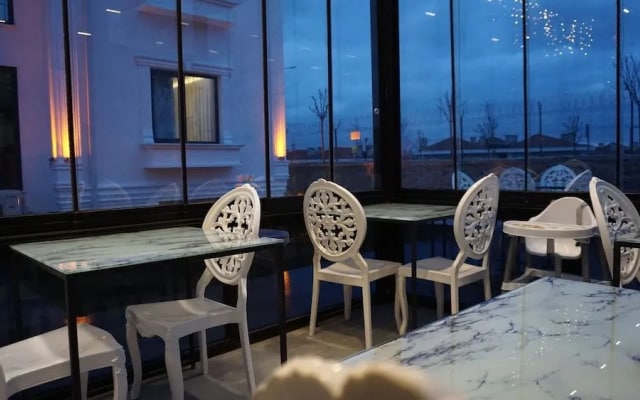 Mana Airport Hotel