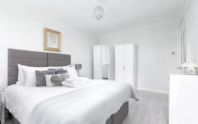 Shepherd's Bush Flat near Westfield