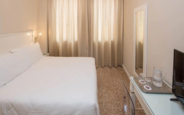 Отель IH Hotels Venezia Salute Palace