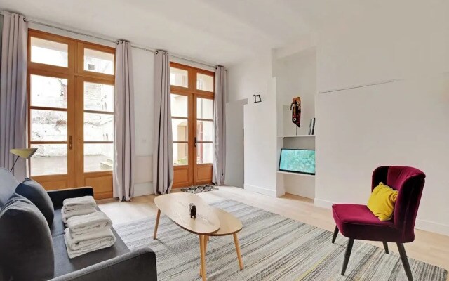 Authentic Apartment - 2br/4p - Monnaie
