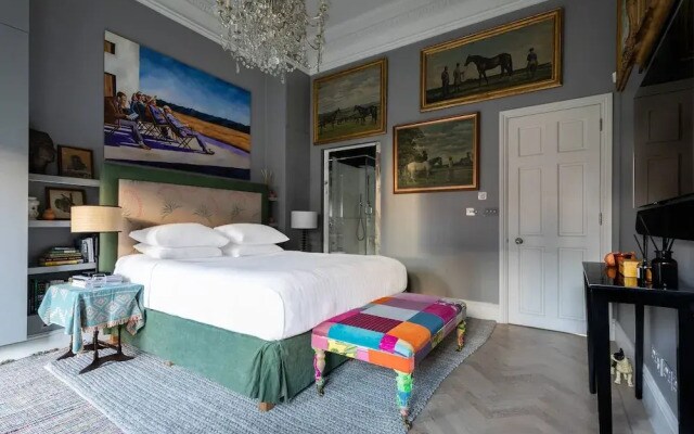 Chelsea Embankment III by Onefinestay