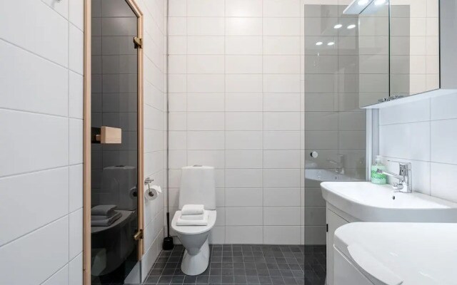 Historical 3BR Downtown Apartment with Sauna