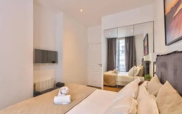 62-Luxury Flat Champs Elysees (1g)