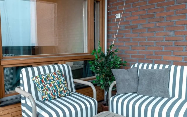 2ndhomes Deluxe Studio w Sauna & Balcony