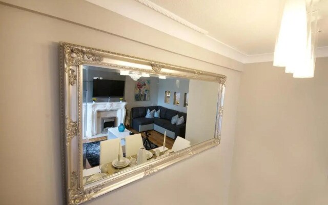 Gorgeous Manchester Home with Garden & Parking