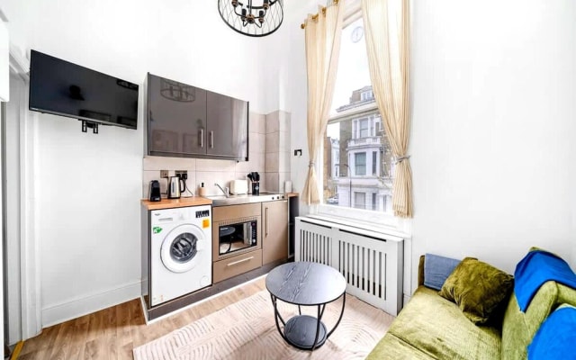 Modern 1BR Apartment in Greater London