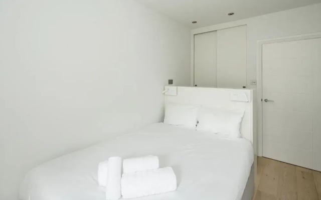 Stylish 2 Bedroom / 2 Bath In Notting Hill