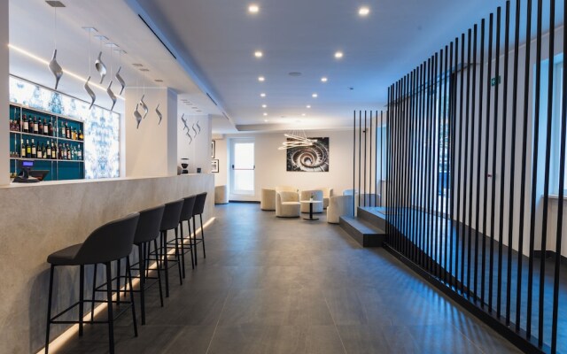 J Maluni City Hotel