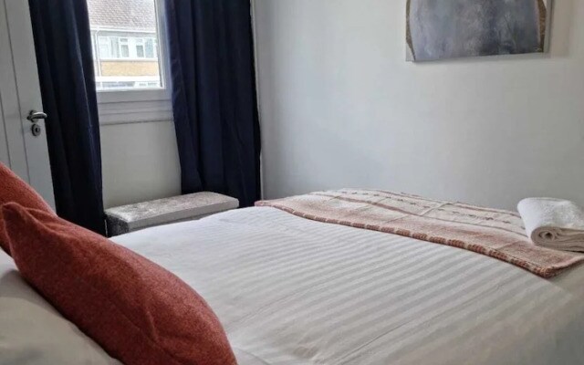 Remarkable 3-bed Apartment in London