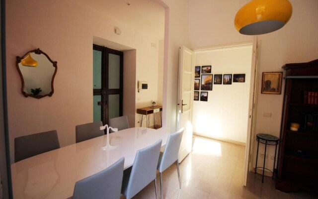 Charming Apartment Near Piramide