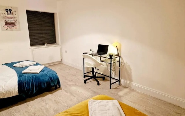 Modern Apartment in Uxbridge