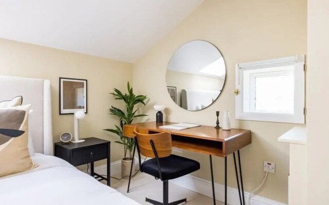 The Shadwell Secret - Contemporary 4bdr House