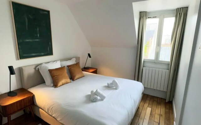 Copernic Line Elegant 3BR Apartment in Paris