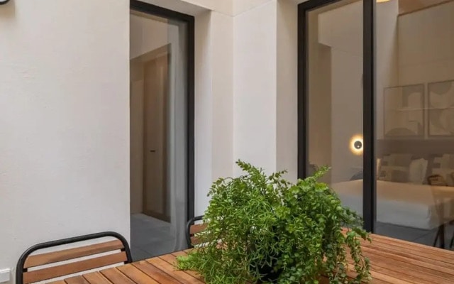 Sant Pau Patio 2BR Near Avinguda Gaud With Patio