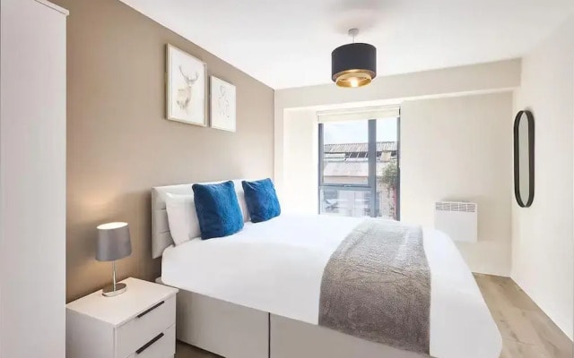 2 Bed - Sleeps 6 - Parking - City Centre
