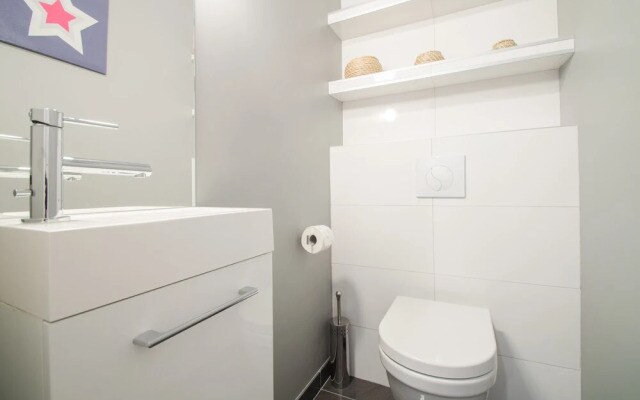 Luxury Apartment in Paris-Champs Elysées