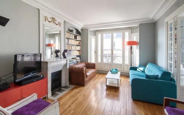 Cosy Flat Sleeps 4 W/terrace in the 10th District