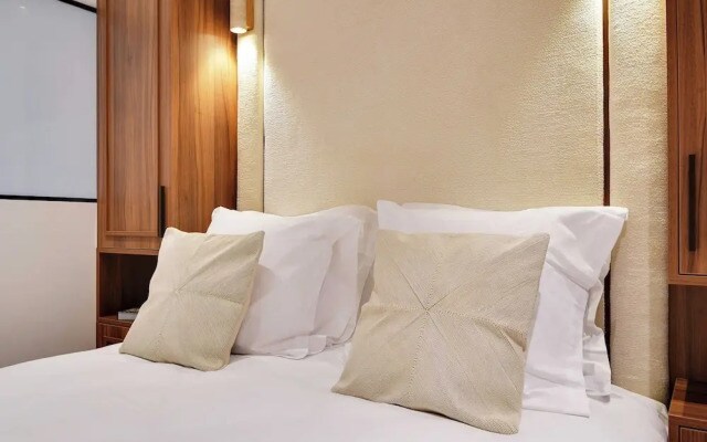 Elegant Comfort in the Heart of Paris-notre Dame