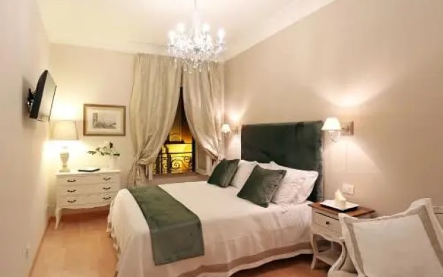 Via della Vite 2nd Floor Apartment