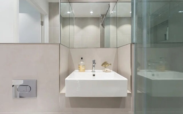 3 Bedroom Apartment Near King George's Park