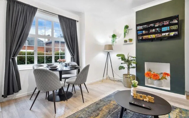 Luxe Stays - Sleeps 7 - Jacuzzi