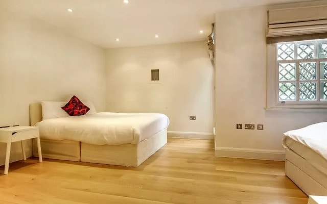 Pont Street Mews Townhouse