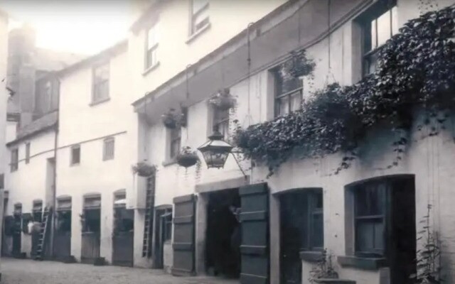 The Herbalist Rooms