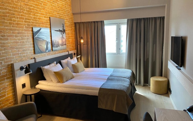 Skyline Airport Hotel