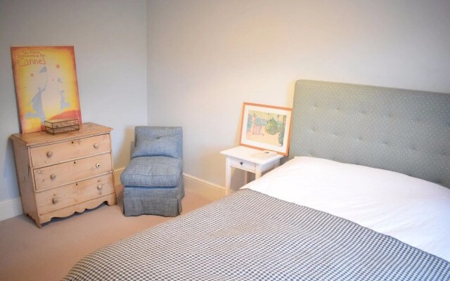 Shepherd's Bush 2 Bedroom Home