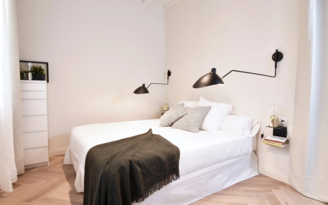 Liceu in Barcelona with 2 bedrooms and 1 bathrooms