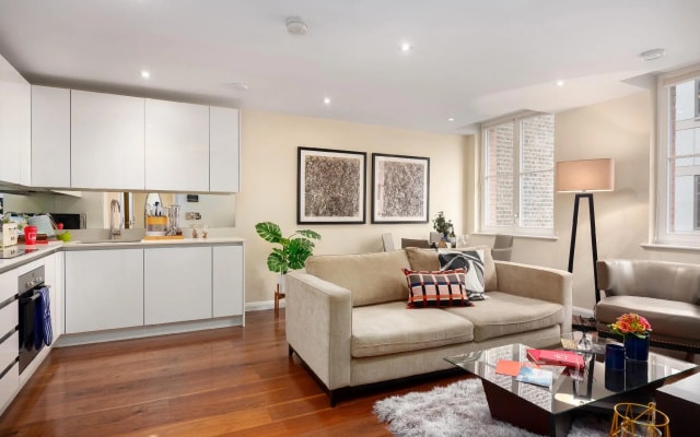 One Bedroom Serviced Apartment in Holborn, Chancery Lane