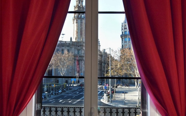Gaudí in Barcelona with 2 bedrooms and 2 bathrooms