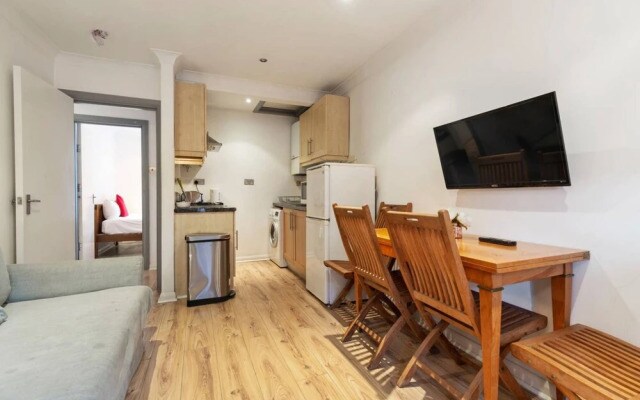 Comfortable 2 Bedroom Flat With Good Transport