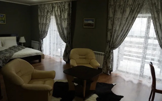 Alpika Hotel