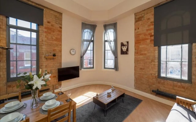 Apartment 16 Broadway House