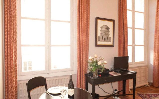 Studio Quai Voltaire