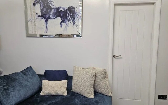 Manchester 2-bed House, Sleeps 4, 20 Min to Centre